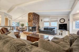 El Dorado- Cozy Retreat-Hot Tub-Upper Level