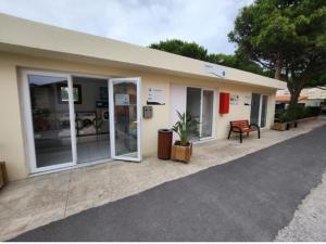 Villages vacances Mobil Home LES FLAMANTS ROSES CATHY&ROBERT : photos des chambres