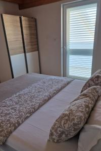 Apartments by the sea Grebastica, Sibenik - 4254