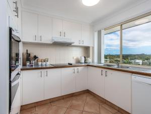 Mountain Views on Marine Parade