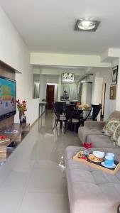 Apto Lírio da Paz- 3 Quartos com sacadas,espaçoso e de frente para avenida principal!