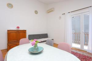 Apartments with parking space Podstrana, Split - 17586