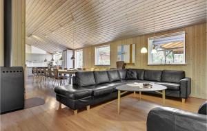 8 Bedroom Stunning Home In Ebeltoft