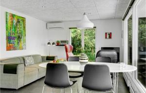 Three-Bedroom Holiday Home In Bogense