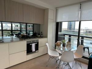 Wyndel Apartments One Bedroom MelCol83809N