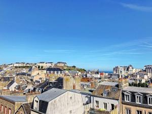 Appartements Appartement cosy avec ascenseur a 150m de la plage et casino, wifi gratuit - FR-1-361-330 : Appartement (2 Adultes)