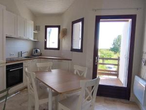 Appartement Refait à Neuf, Proche Plage, 4 Pers., Balcon, Parking Privatif, Ménage Inclus - FR-1-778-25