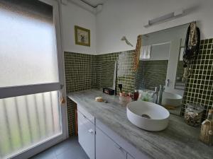 Saint-Cyprien : T2 avec Terrasse, Clim et Parking, Près de la Plage - FR-1-309-470