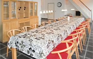 Seven-Bedroom Holiday Home In Bredebro