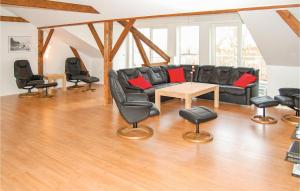 Seven-Bedroom Holiday Home In Bredebro