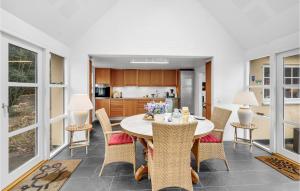 Awesome Home In Væggerløse With Wifi