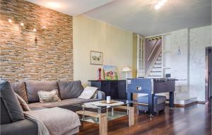 4 Bedroom Gorgeous Home In Nowe Warpno