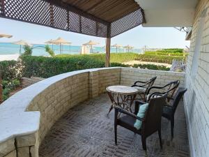 إطلالة مباشرة على البحر شاليه فندقي مكيف بحديقة خاصة راس سدر