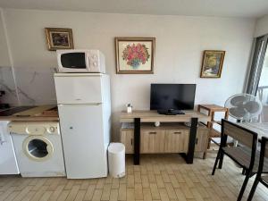 Studio Cabine 4 couchages, proche Seaquarium, plage et commerces, avec terrasse et barbecue, Le Grau-du-Roi - FR-1-250-289