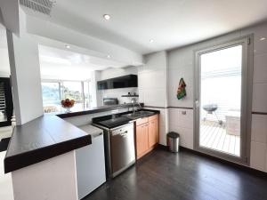 Casa espaciosa con piscina, aire acondicionado y jardín cerca de la playa de Vilanova - ES-332-9