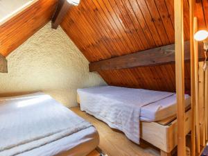 Appartements Chalet Mitoyen avec Terrasse et Parking a Cauterets - FR-1-401-294 : photos des chambres