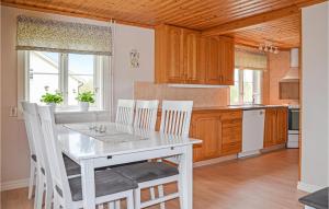 Amazing Home In Tidaholm With Kitchen