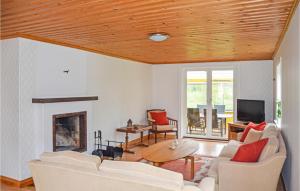 Amazing Home In Tidaholm With Kitchen