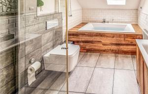 3 Bedroom Awesome Home In Zieleniewo