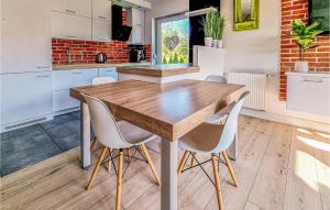 3 Bedroom Awesome Home In Zieleniewo