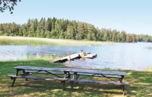 2 Bedroom Beautiful Home In Linneryd