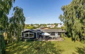 Three-Bedroom Holiday Home In Bogo By - Nørre Alslev