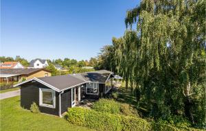 3 Bedroom Beautiful Home In Bogø By