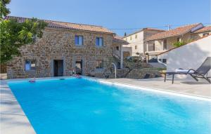 Beautiful Home In Skofije