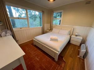 Pine Hill Cottage - shabby chic & peaceful haven