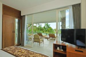 Roselle 1 BR Deluxe Ocean