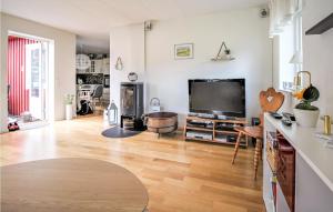 Awesome Home In Hörby With Kitchen