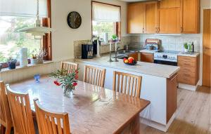 4 Bedroom Amazing Home In Falsterbo