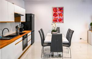 1 Bedroom Lovely Apartment In Lukecin