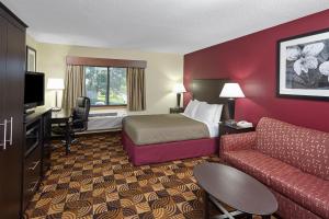 One-Bedroom Premier King Suite - Non-Smoking room in AmericInn by Wyndham Elkhorn Near Lake Geneva