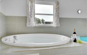 Lovely Home In Løkken With Wifi