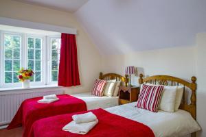 Twin Room with Shared Bathroom room in Benslow Music