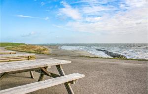 2 Bedroom Stunning Home In Heinkenszand