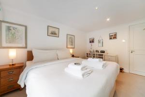 Spacious 3BR 2BH Apt with Garden in West Putney