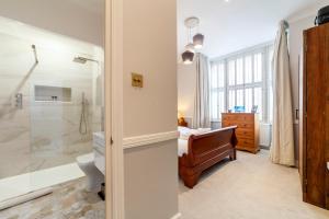 Spacious 3BR 2BH Apt with Garden in West Putney