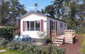 Awesome Home In Heinkenszand With Wifi