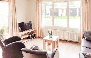 Awesome Home In Heinkenszand With Wifi
