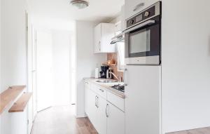 Awesome Home In Heinkenszand With Wifi