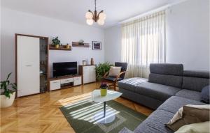 2 Bedroom Cozy Apartment In Pula 