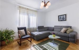 2 Bedroom Cozy Apartment In Pula 