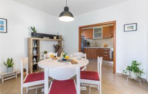 2 Bedroom Cozy Apartment In Pula 