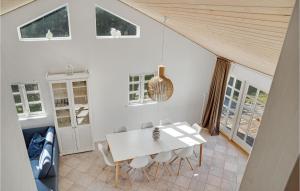 Cozy Home In Væggerløse With Sauna