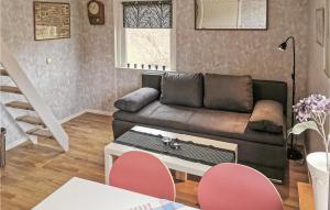 2 Bedroom Nice Home In Borrby