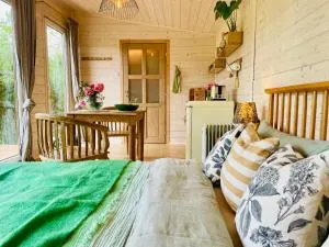 Sakura Tiny house in National park,salty pool - Panský