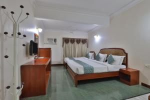 Hotel Yadgar - Unmarried Couples not allowed