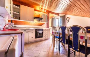 Stunning Apartment In Divaca With Wifi